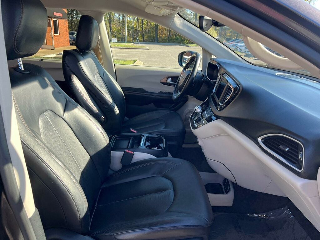 2019 Chrysler Pacifica Touring L FWD - 22667850 - 16