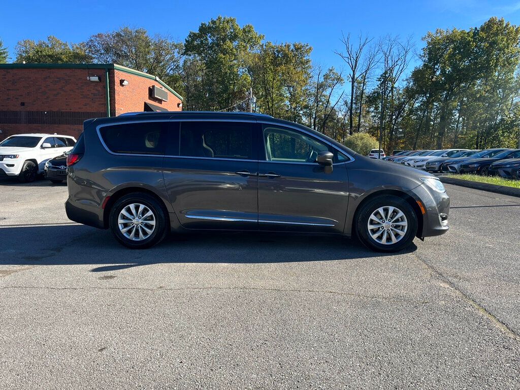 2019 Chrysler Pacifica Touring L FWD - 22667850 - 4