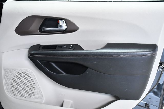 2019 Chrysler Pacifica Touring L FWD - 23011533 - 17