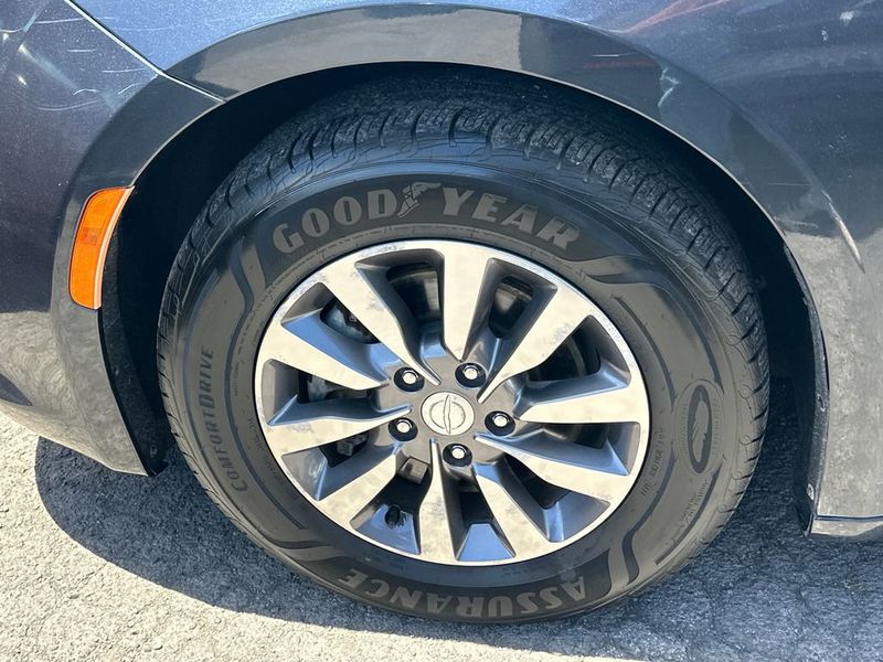 2019 Chrysler Pacifica Touring L Plus - 23050746 - 11