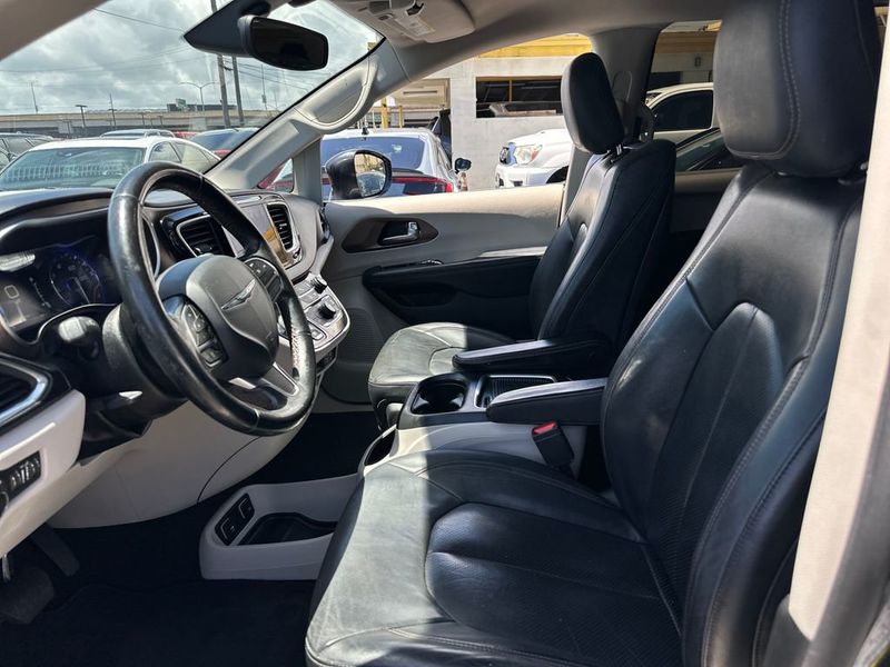 2019 Chrysler Pacifica Touring L Plus - 23050746 - 12