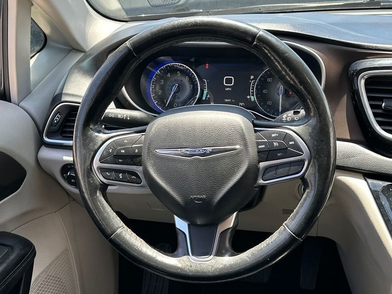 2019 Chrysler Pacifica Touring L Plus - 23050746 - 17