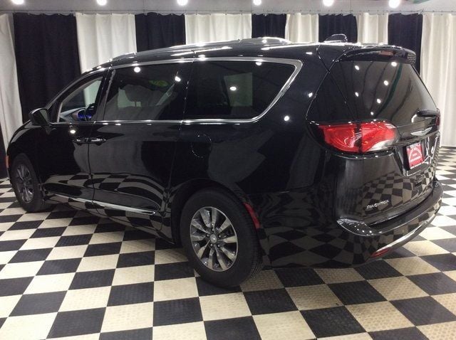 2019 Chrysler Pacifica Touring L Plus - 22715330 - 3