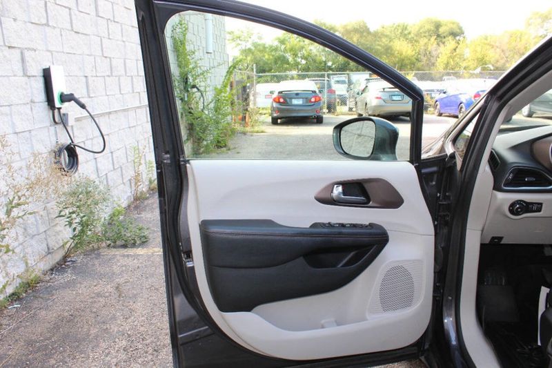 2019 Chrysler Pacifica Touring L Plus 4dr Mini Van - 22915520 - 9