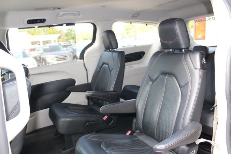 2019 Chrysler Pacifica Touring L Plus 4dr Mini Van - 22915520 - 14