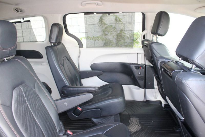 2019 Chrysler Pacifica Touring L Plus 4dr Mini Van - 22915520 - 18