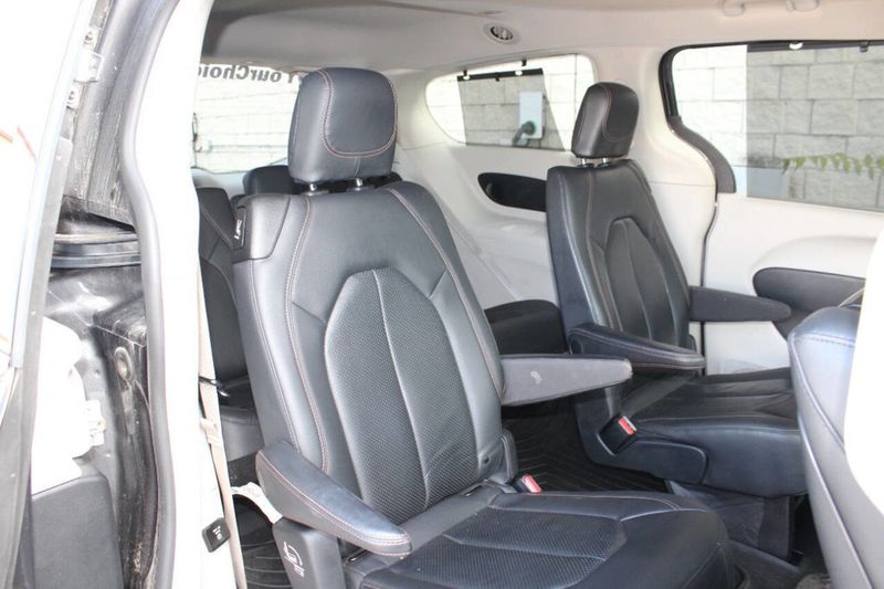2019 Chrysler Pacifica Touring L Plus 4dr Mini Van - 22915520 - 19
