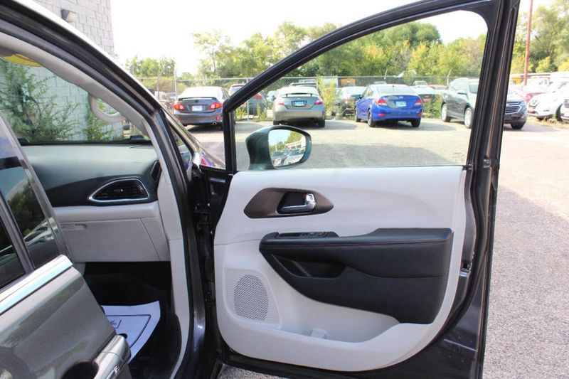 2019 Chrysler Pacifica Touring L Plus 4dr Mini Van - 22915520 - 22