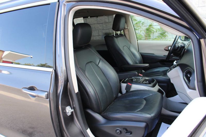 2019 Chrysler Pacifica Touring L Plus 4dr Mini Van - 22915520 - 23