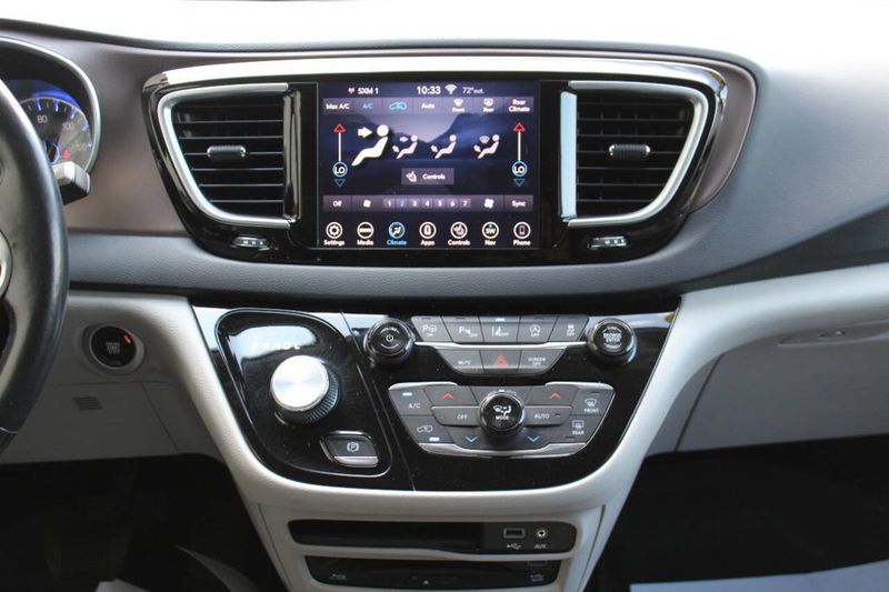 2019 Chrysler Pacifica Touring L Plus 4dr Mini Van - 22915520 - 29
