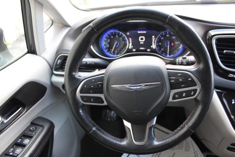 2019 Chrysler Pacifica Touring L Plus 4dr Mini Van - 22915520 - 31