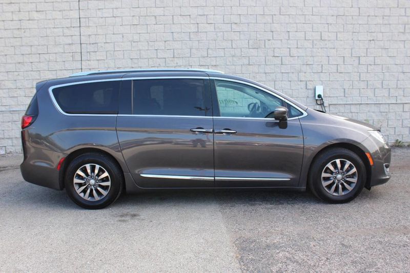 2019 Chrysler Pacifica Touring L Plus 4dr Mini Van - 22915520 - 5