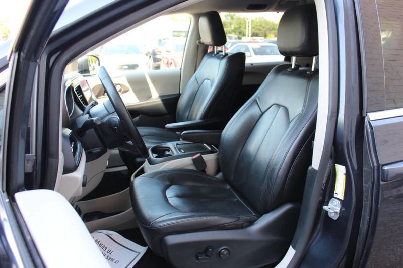 2019 Chrysler Pacifica Touring L Plus 4dr Mini Van - 22916535 - 10