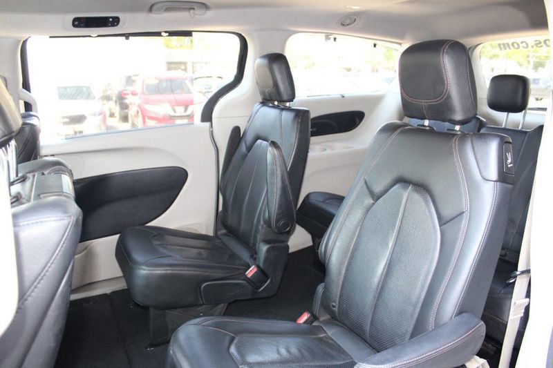 2019 Chrysler Pacifica Touring L Plus 4dr Mini Van - 22916535 - 13