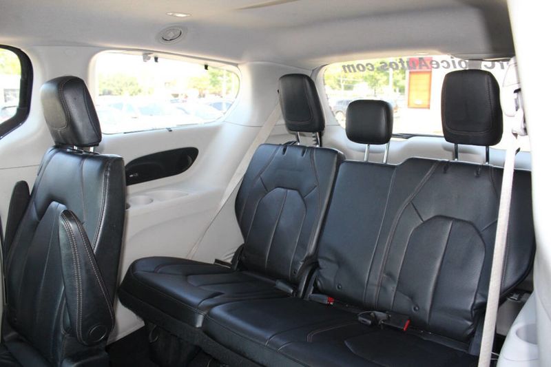 2019 Chrysler Pacifica Touring L Plus 4dr Mini Van - 22916535 - 14
