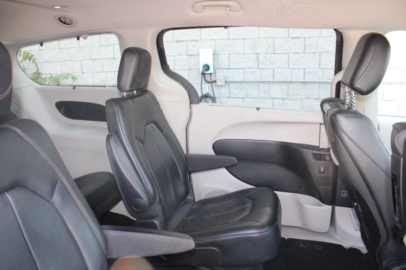 2019 Chrysler Pacifica Touring L Plus 4dr Mini Van - 22916535 - 17