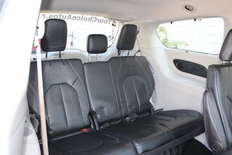 2019 Chrysler Pacifica Touring L Plus 4dr Mini Van - 22916535 - 19