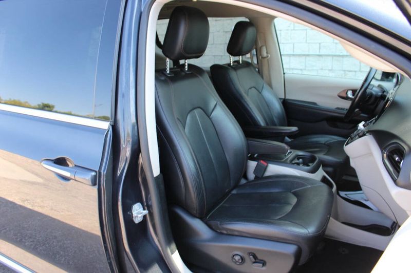 2019 Chrysler Pacifica Touring L Plus 4dr Mini Van - 22916535 - 21