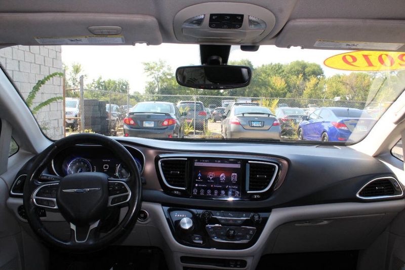 2019 Chrysler Pacifica Touring L Plus 4dr Mini Van - 22916535 - 27