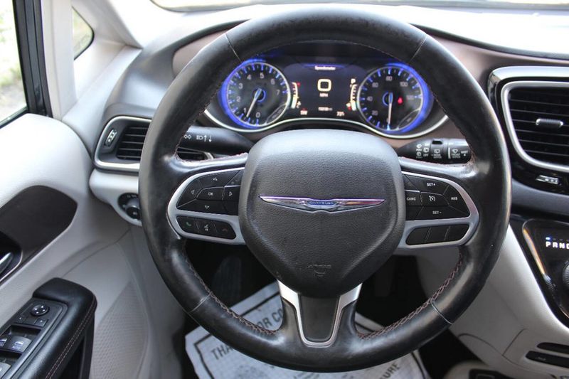 2019 Chrysler Pacifica Touring L Plus 4dr Mini Van - 22916535 - 29