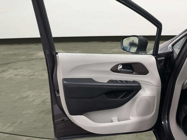 2019 Chrysler Pacifica Touring L Plus 4dr Mini Van - 23012860 - 11