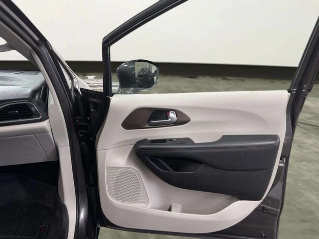 2019 Chrysler Pacifica Touring L Plus 4dr Mini Van - 23012860 - 18