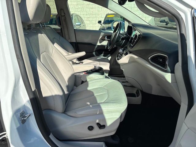 2019 Chrysler Pacifica Touring L Plus 4dr Mini Van - 23042994 - 19