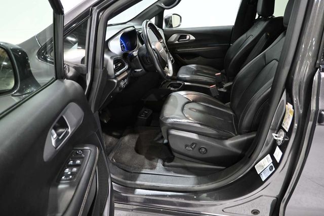 2019 Chrysler Pacifica Touring L Plus Handicap Mobility Van - 23065625 - 12