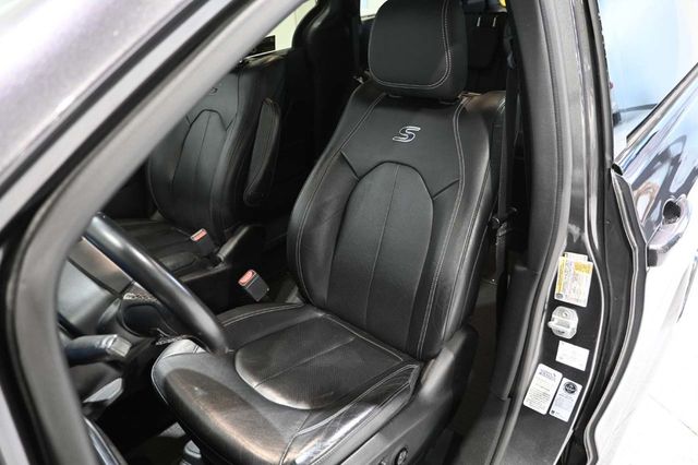 2019 Chrysler Pacifica Touring L Plus Handicap Mobility Van - 23065625 - 13