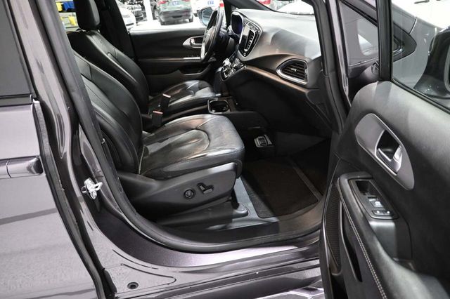 2019 Chrysler Pacifica Touring L Plus Handicap Mobility Van - 23065625 - 14