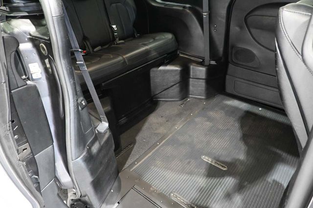 2019 Chrysler Pacifica Touring L Plus Handicap Mobility Van - 23065625 - 17