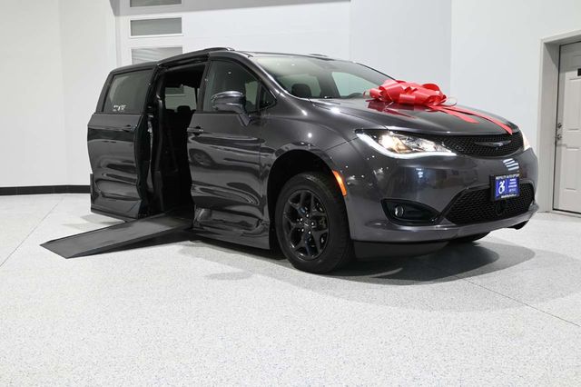 2019 Chrysler Pacifica Touring L Plus Handicap Mobility Van - 23065625 - 1