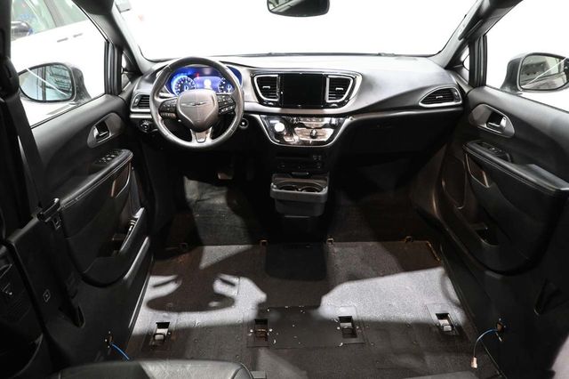 2019 Chrysler Pacifica Touring L Plus Handicap Mobility Van - 23065625 - 20