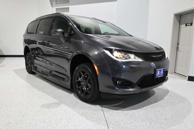 2019 Chrysler Pacifica Touring L Plus Handicap Mobility Van - 23065625 - 2