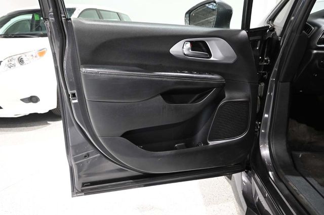 2019 Chrysler Pacifica Touring L Plus Handicap Mobility Van - 23065625 - 29
