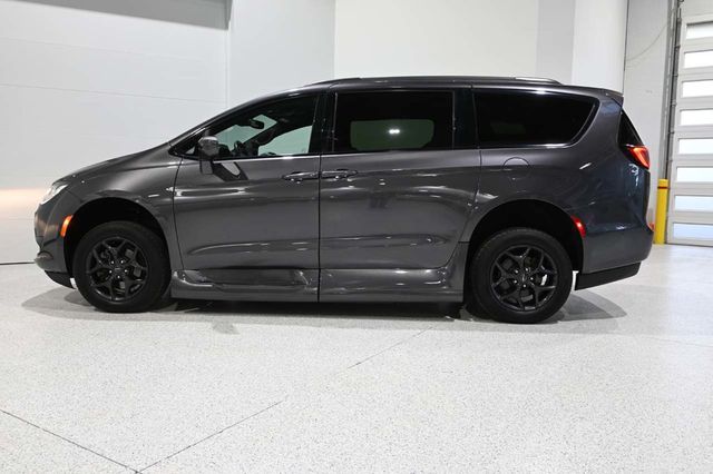 2019 Chrysler Pacifica Touring L Plus Handicap Mobility Van - 23065625 - 8