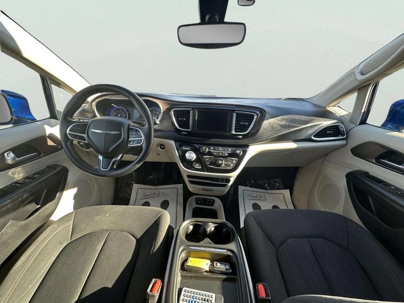 2019 Chrysler Pacifica Touring Plus FWD - 22963916 - 16