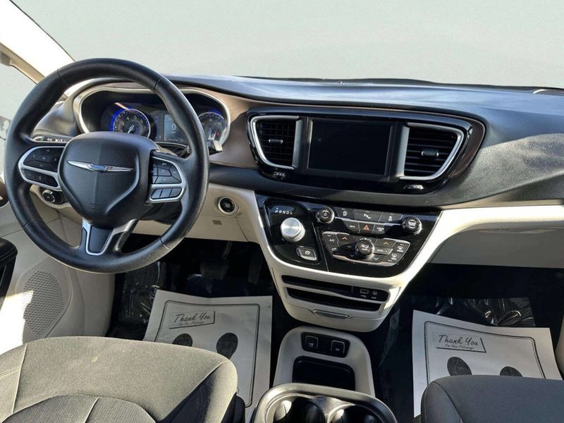 2019 Chrysler Pacifica Touring Plus FWD - 22963916 - 17