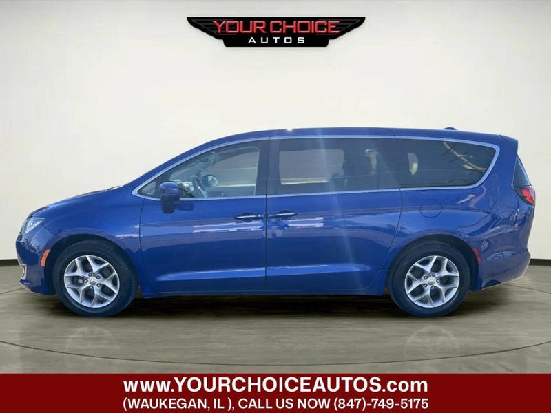 2019 Chrysler Pacifica Touring Plus FWD - 22963916 - 1