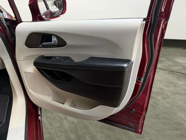 2019 Chrysler Pacifica Touring Plus FWD - 22978713 - 24