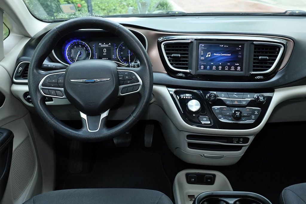2019 Chrysler Pacifica Touring Plus photo 8