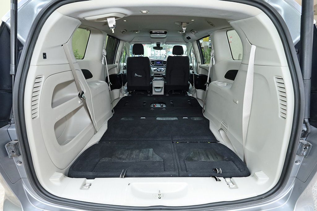 2019 Chrysler Pacifica Touring Plus photo 10