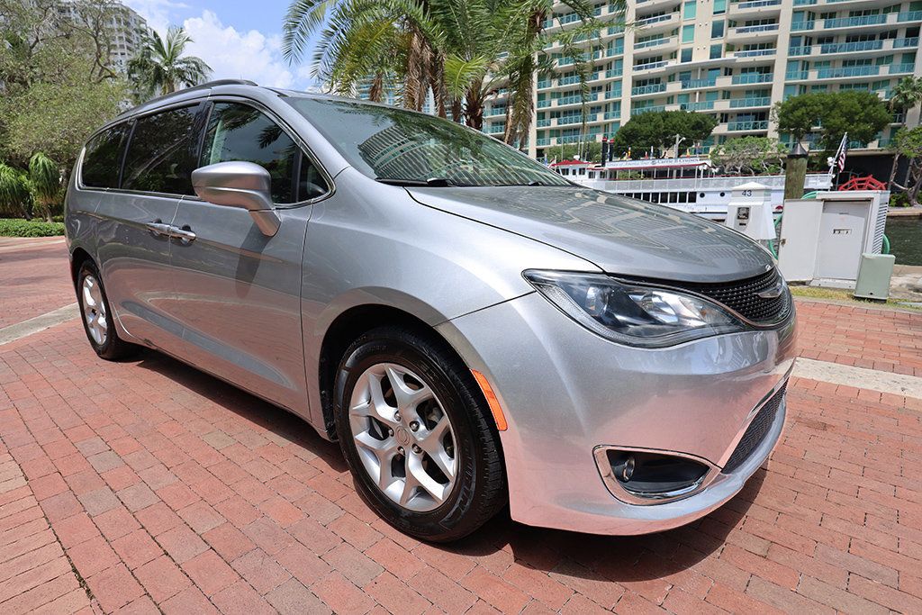 2019 Chrysler Pacifica Touring Plus photo 12