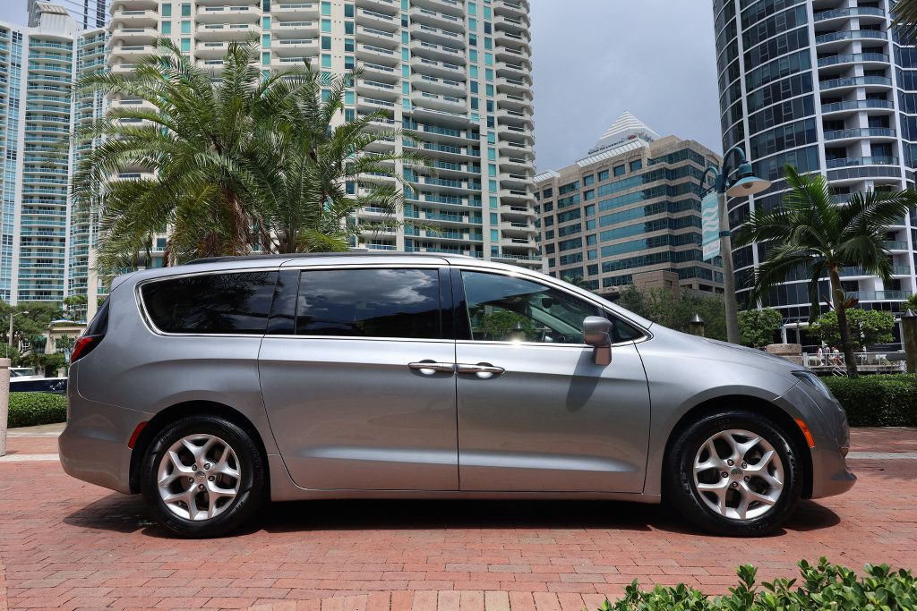 2019 Chrysler Pacifica Touring Plus photo 13