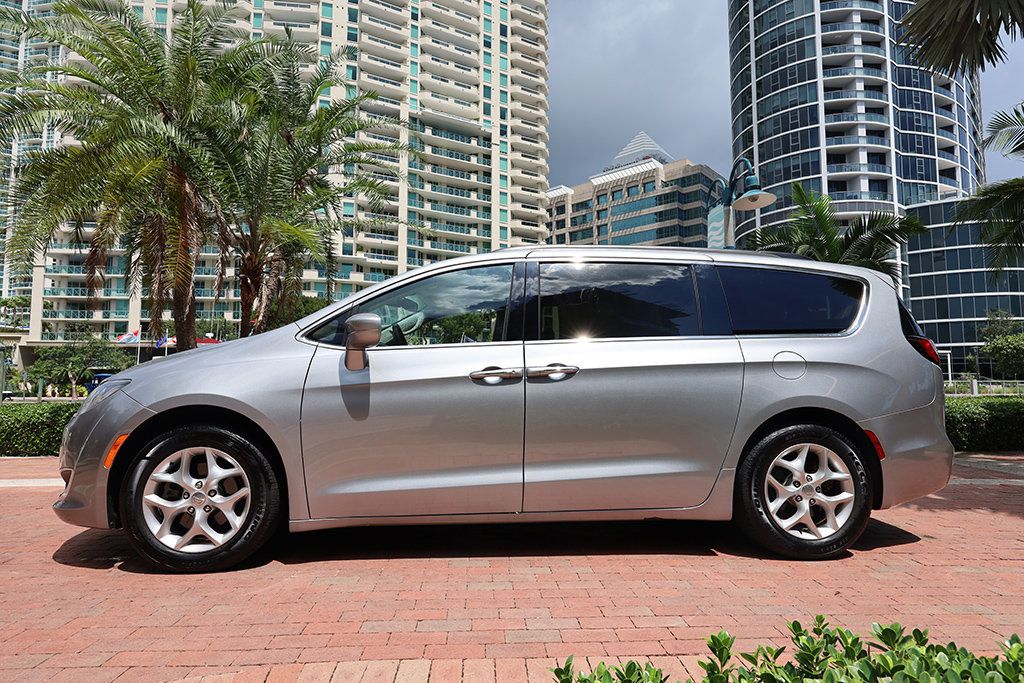 2019 Chrysler Pacifica Touring Plus photo 14