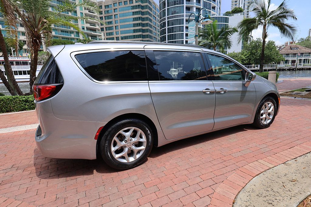 2019 Chrysler Pacifica Touring Plus photo 15
