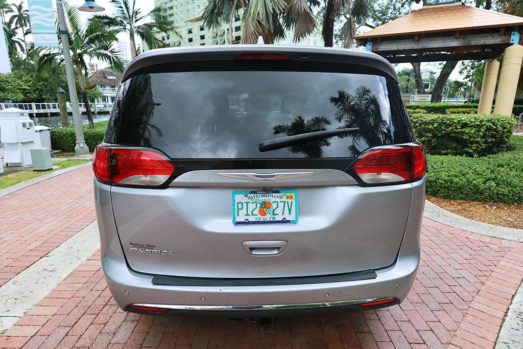 2019 Chrysler Pacifica Touring Plus photo 17
