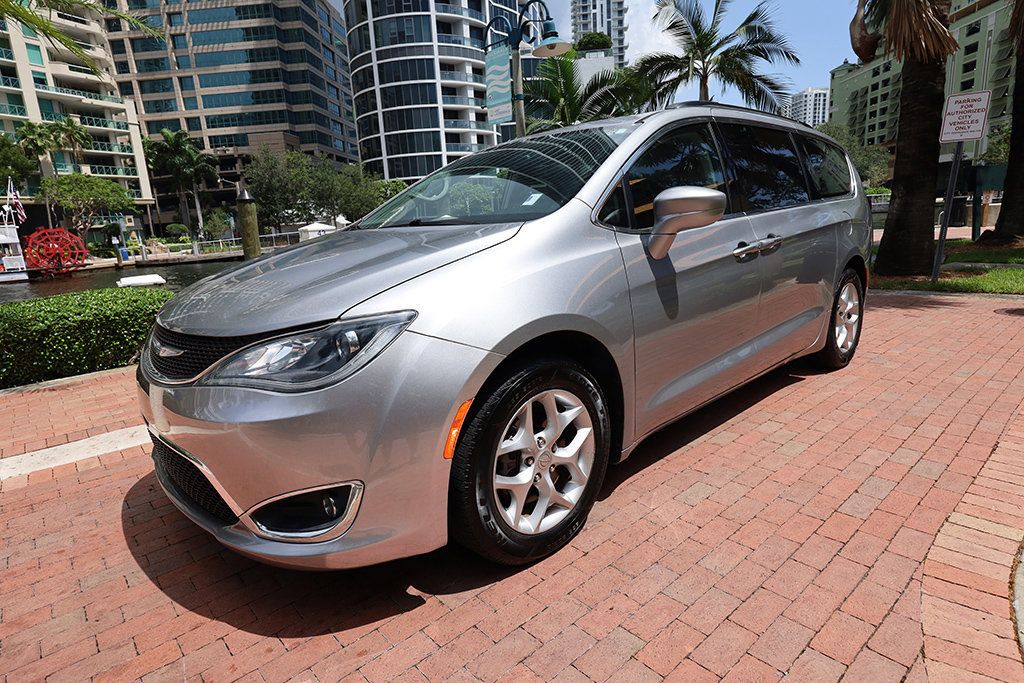 2019 Chrysler Pacifica Touring Plus photo 18