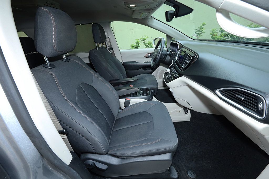 2019 Chrysler Pacifica Touring Plus photo 20