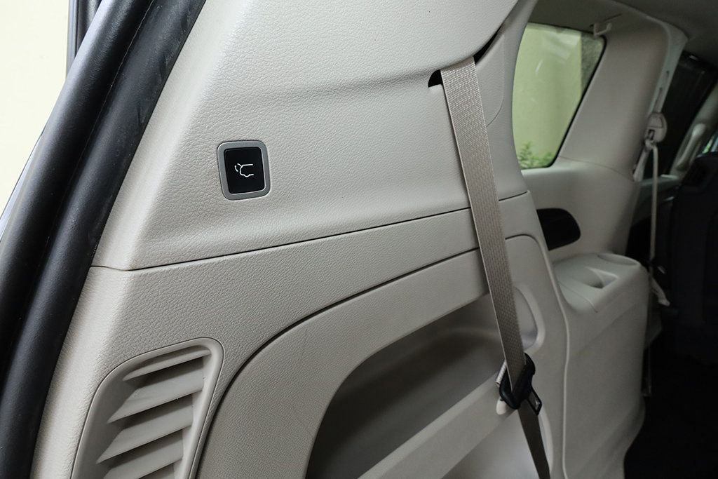 2019 Chrysler Pacifica Touring Plus photo 30